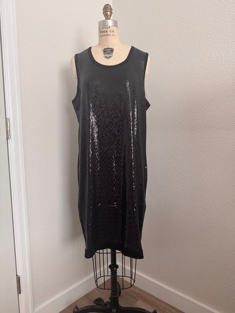 Calvin Klein | NWT Sleeveless Black Sequin Shift Dress Size 1X